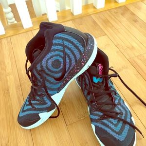 Men’s size 10  Kyrie 4 80’s Hightop Shoes